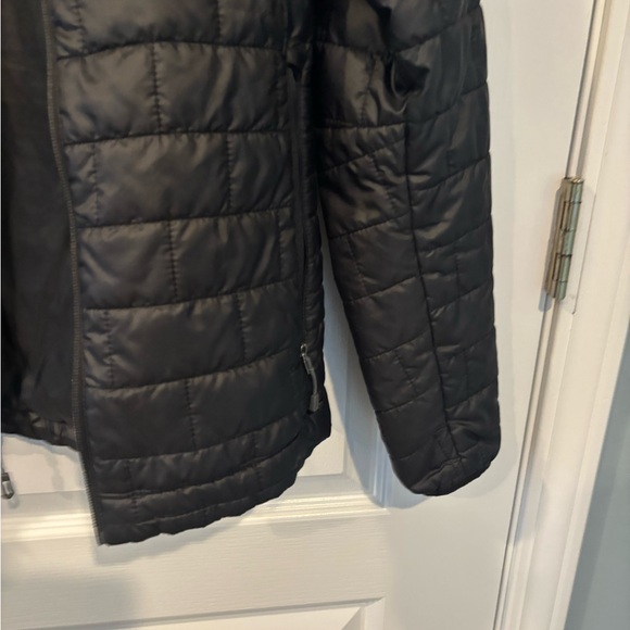 Patagonia Black Quilted light weight Puffer Jacket. - Picture 6 of 7